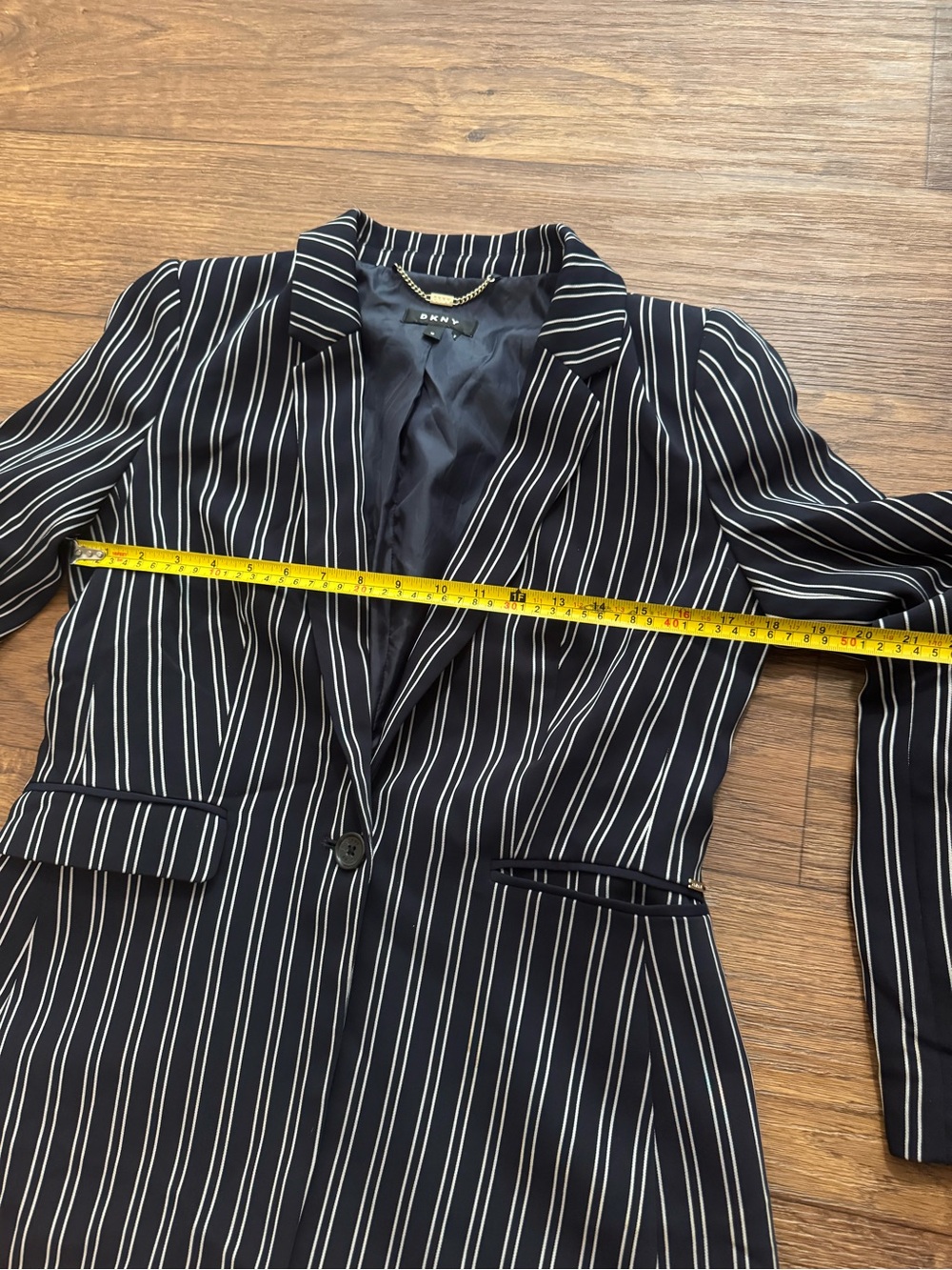 DKNY Navy Pinstripe Blazer Size 10 Career Office One Button Jacket - Picture 9 of 10